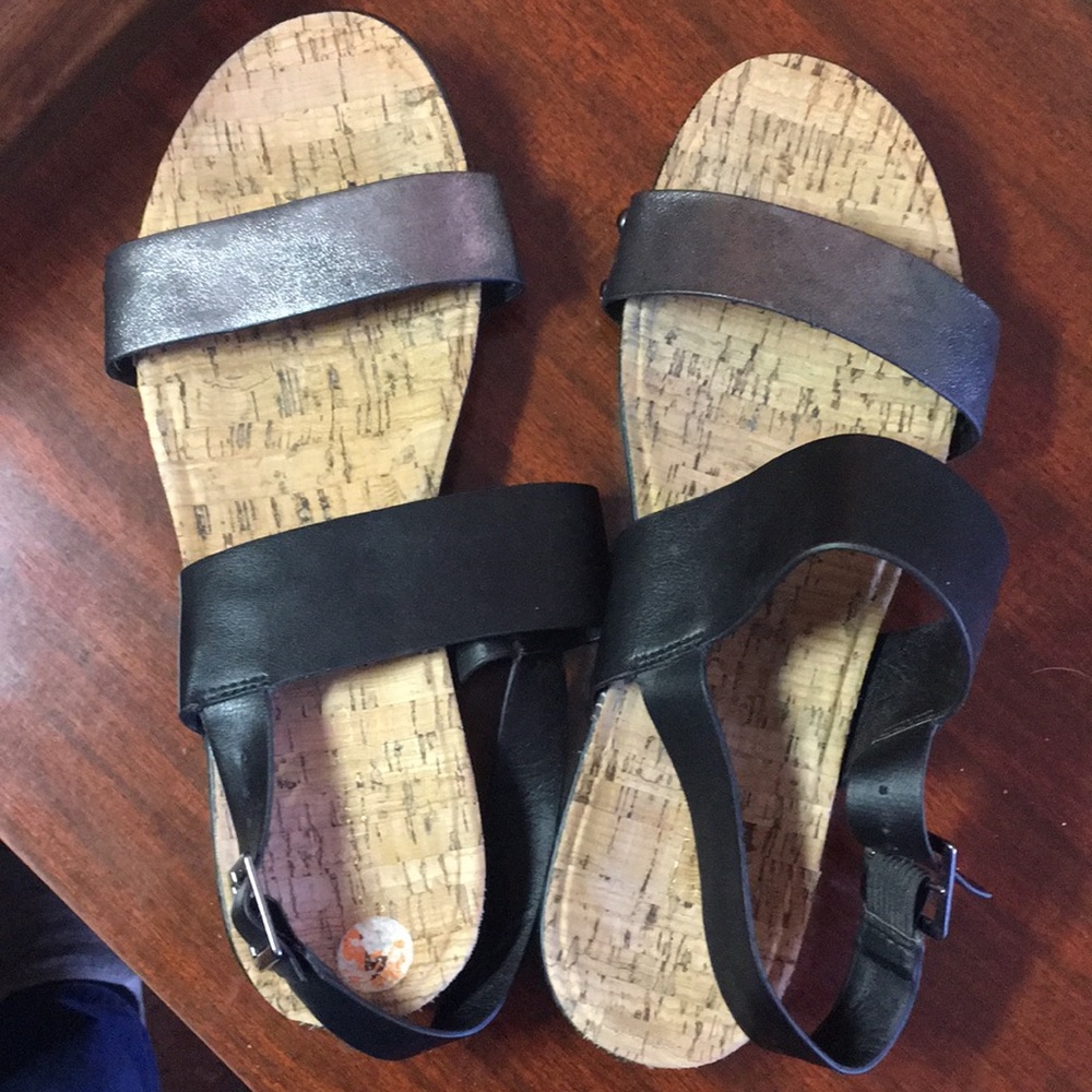 Restricted sandals